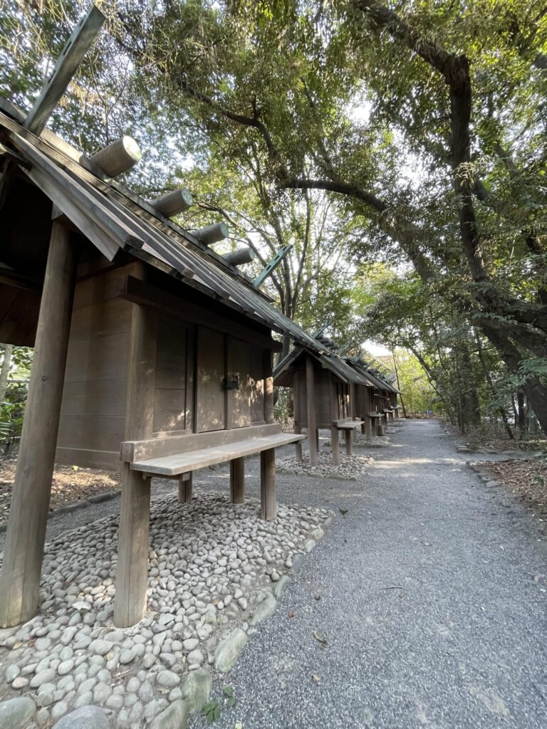 Rokumassha (six subsidiary shrines)