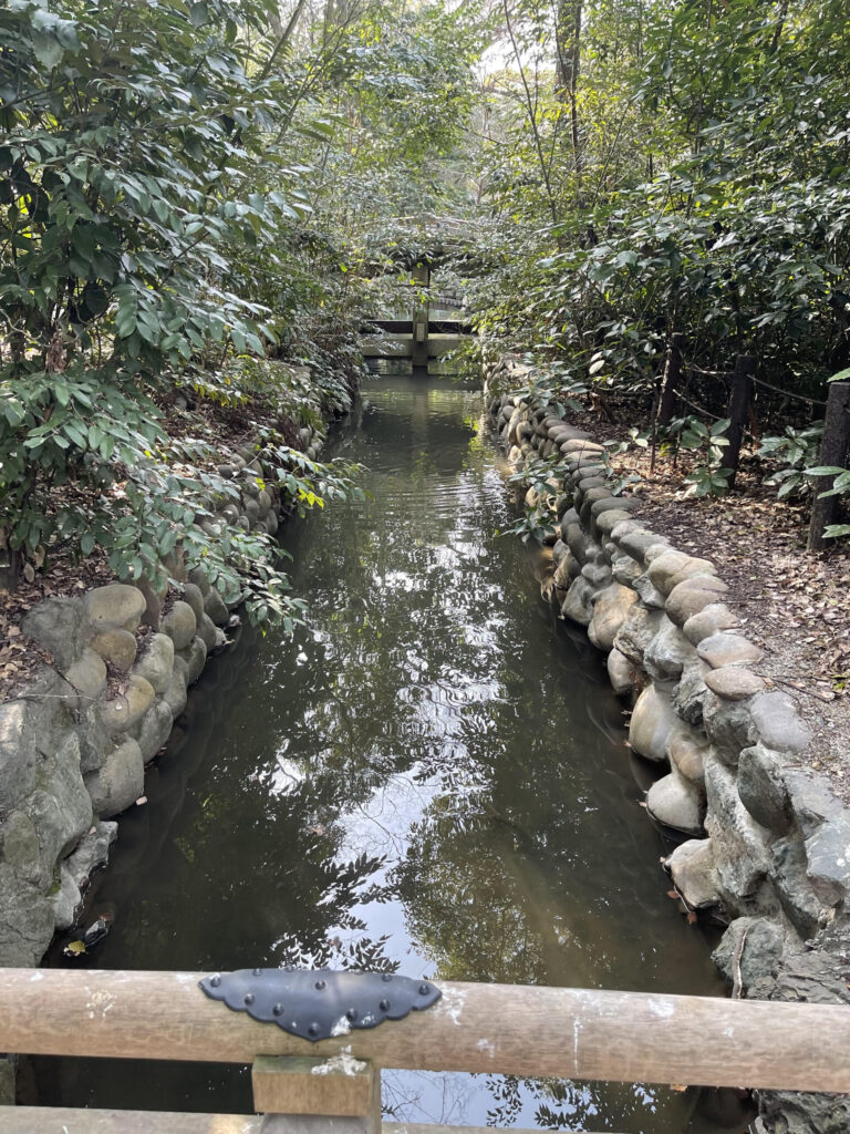 The river flowing under the Nijugocho Bridge